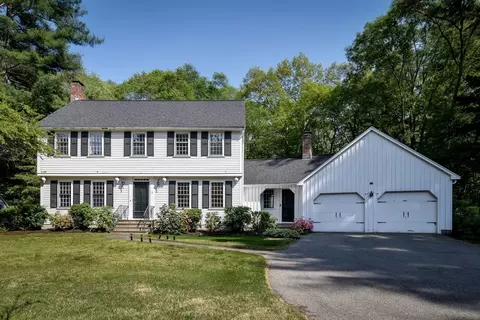 15 Juniper Ln, Dover, MA 02030