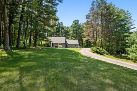 49 Walpole St, Dover, MA 02030