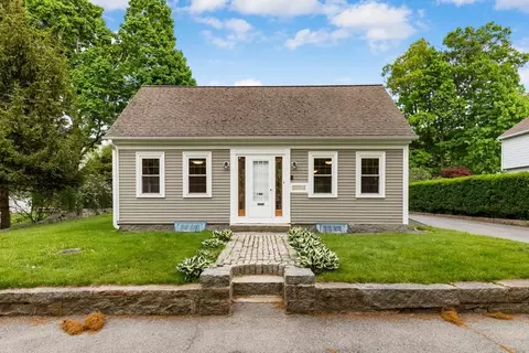 17 Pigeon Hill St, Rockport, MA 01966