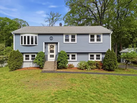 6 Valerie Ave, Billerica, MA 01821