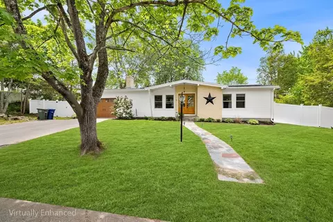 9 Cloverleaf Rd, Leominster, MA 01453