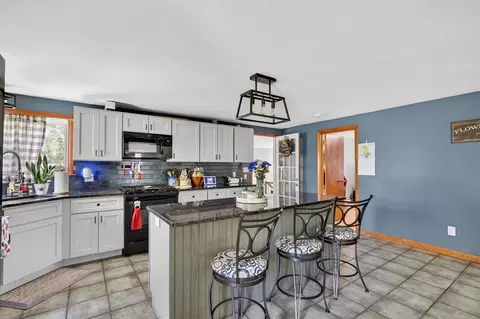 846 Middle St, Dighton, MA 02764 photo 6