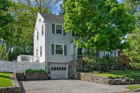 77 Shelton Rd, Swampscott, MA 01907
