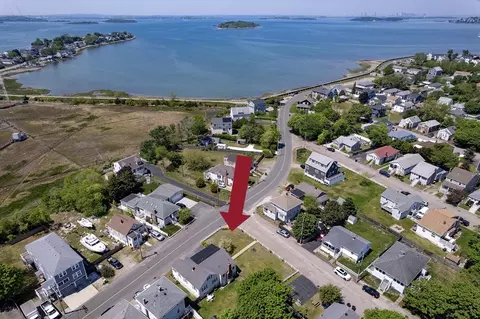 84 Newport Rd, Hull, MA 02045