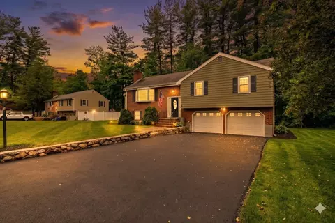 5 Ivanhoe Dr, Lynnfield, MA 01940