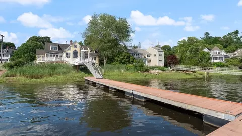 435 Main St, Amesbury, MA 01913