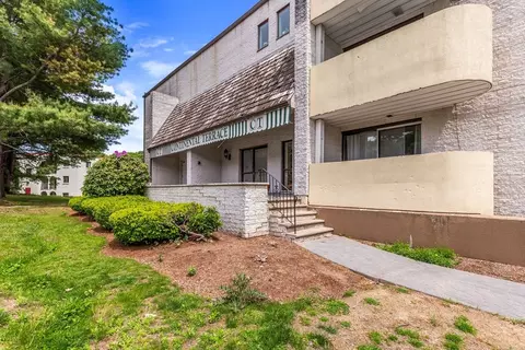295 W Wyoming Ave #7B, Stoneham, MA 02180