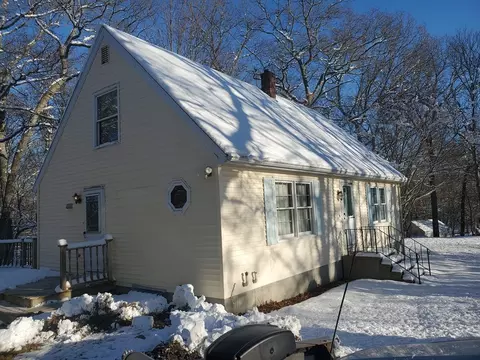 170 Woodland Cir, Tiverton, RI 02878