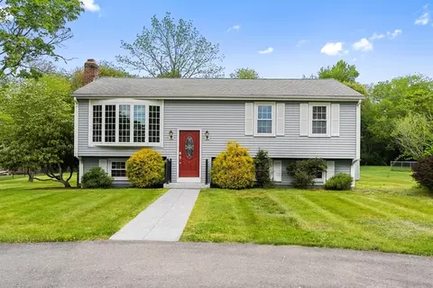 Exterior - 334 Forest St, Raynham, MA 02767 photo 2 of 13