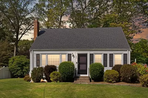 60 School St, Plainville, MA 02762