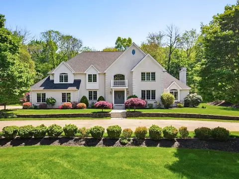 12 Birch Ln, Medfield, MA 02052