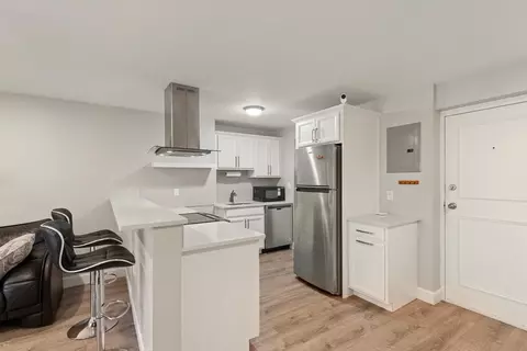 26 W Wyoming Ave #2D, Melrose, MA 02176