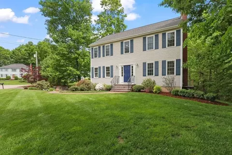 2 Thomas Cir, North Attleboro, MA 02760