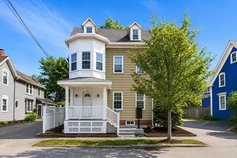 44 Charnock St, Beverly, MA 01915
