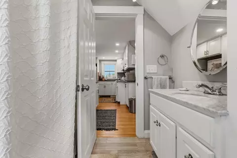 Bath - 44 Charnock St, Beverly, MA 01915 photo 3 of 3