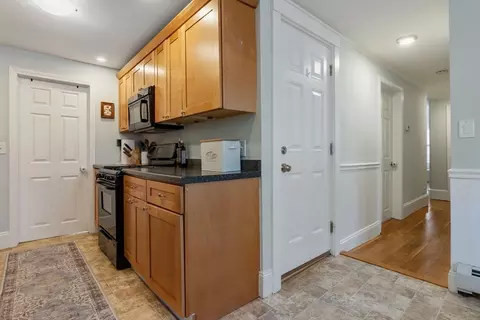 Entry Way - 44 Charnock St, Beverly, MA 01915 photo 3 of 4