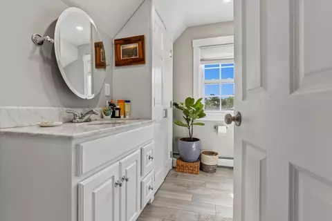 Bath - 44 Charnock St, Beverly, MA 01915 photo 1 of 3
