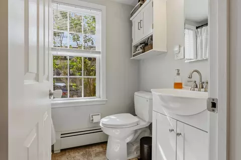 Bath - 44 Charnock St, Beverly, MA 01915 photo 2 of 3