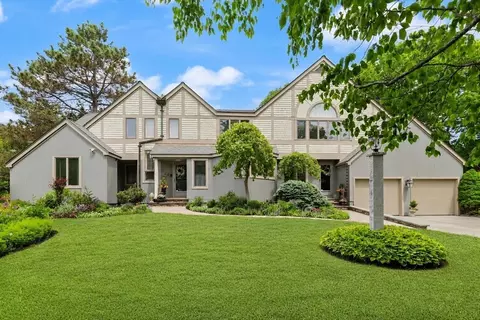 9 Perkins Ln, Lynnfield, MA 01940