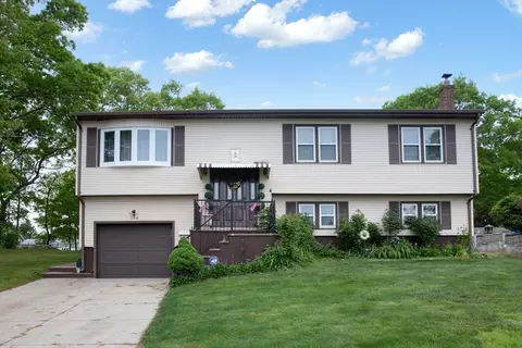 166 Stonehaven Rd, Fall River, MA 02723
