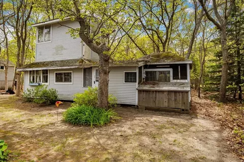 Exterior - 14 Old Colony Ave, Buzzards Bay, MA 02532 photo 5 of 14