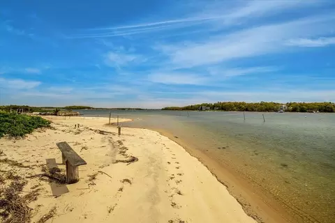 View/Area - 14 Old Colony Ave, Buzzards Bay, MA 02532 photo 1 of 9