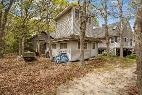 Exterior - 14 Old Colony Ave, Buzzards Bay, MA 02532 photo 2 of 14