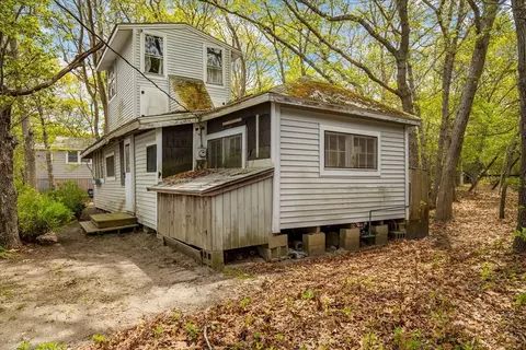 Exterior - 14 Old Colony Ave, Buzzards Bay, MA 02532 photo 6 of 14
