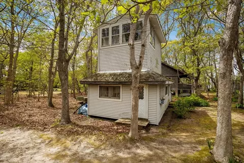 14 Old Colony Ave, Buzzards Bay, MA 02532