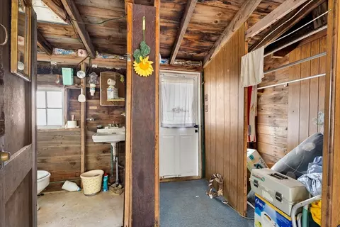 Entry Way - 14 Old Colony Ave, Buzzards Bay, MA 02532 photo 1 of 1