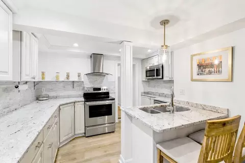 9 Park St #8, Boston, MA 02122
