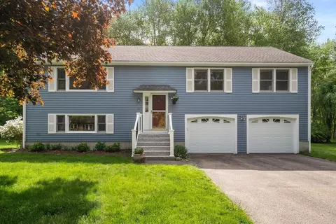 22 Causeway St, Medfield, MA 02052