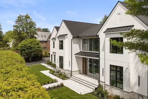 19 Bonnybrook Rd, Waban, MA 02468