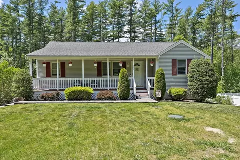 136 Elm St, Halifax, MA 02338