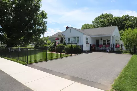 24 Circle Dr, West Springfield, MA 01089 photo 2