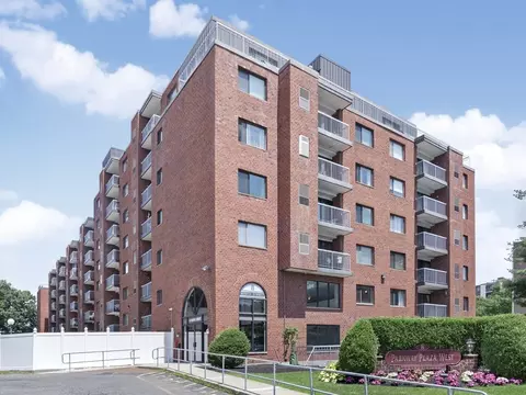 8 Ninth St #701, Medford, MA 02155