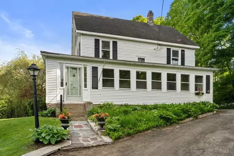 25 Park St, Southborough, MA 01772