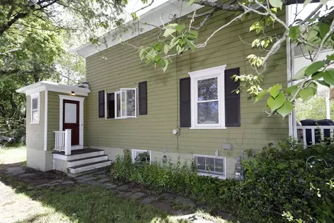 5 Anthony St, Acushnet, MA 02743 photo 9