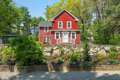 27 Cross St, Medfield, MA 02052
