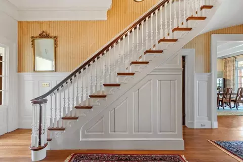 Entry Way - 89 Lothrop St, Beverly, MA 01915 photo 2 of 7