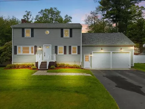 13 Lydon Ln, Kingston, MA 02364