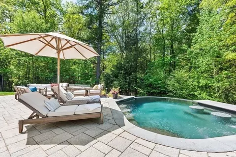 Exterior - 39 Opal Cir, Franklin, MA 02038 photo 5 of 8
