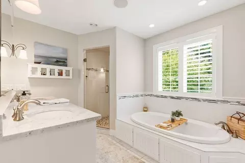 Bath - 39 Opal Cir, Franklin, MA 02038 photo 2 of 5