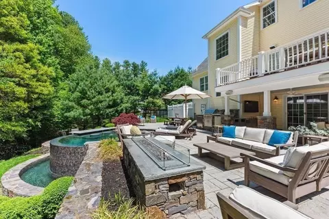Exterior - 39 Opal Cir, Franklin, MA 02038 photo 7 of 8