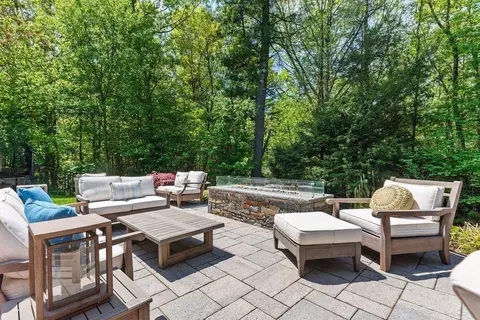 Exterior - 39 Opal Cir, Franklin, MA 02038 photo 6 of 8