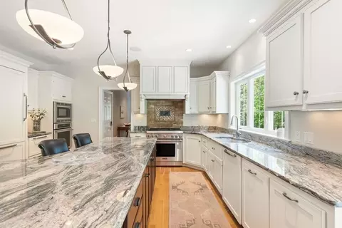 Kitchen - 39 Opal Cir, Franklin, MA 02038 photo 3 of 4