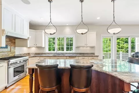 Kitchen - 39 Opal Cir, Franklin, MA 02038 photo 2 of 4
