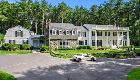 28 Pineswamp Rd, Ipswich, MA 01938