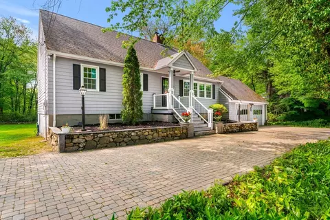 28 Ballardvale Rd, Andover, MA 01810