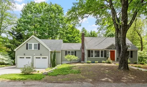 2 Doris Rd, Bedford, MA 01730